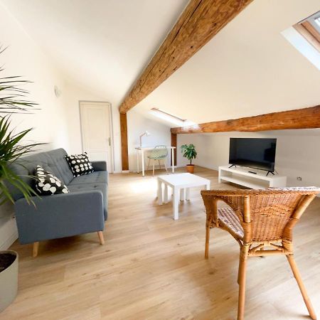 Spacieux Duplex Central Avec Terrasse Tropezienne 普罗旺斯地区萨隆 外观 照片