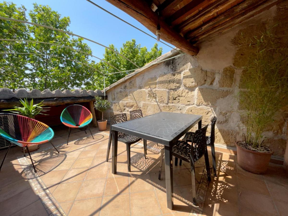 Spacieux Duplex Central Avec Terrasse Tropezienne 普罗旺斯地区萨隆 外观 照片