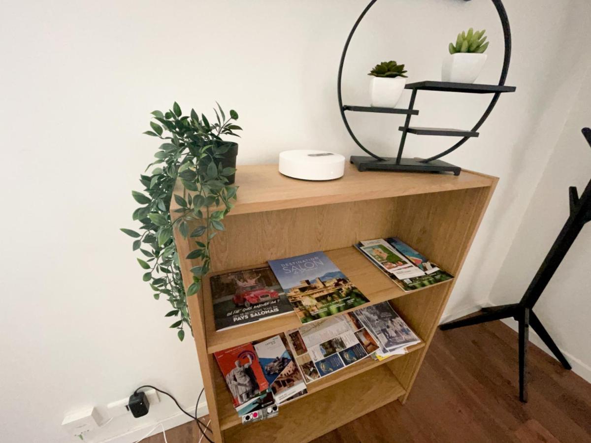 Spacieux Duplex Central Avec Terrasse Tropezienne 普罗旺斯地区萨隆 外观 照片
