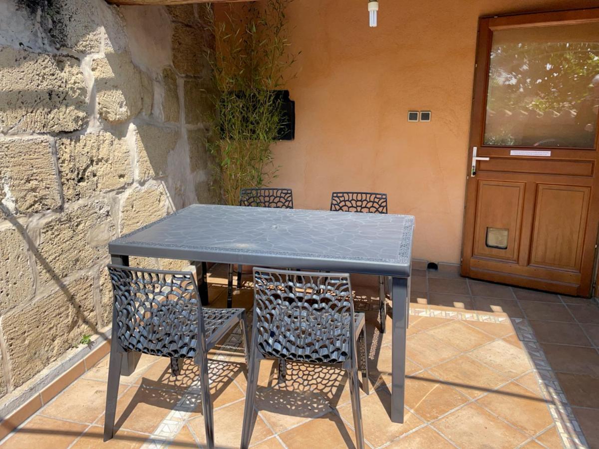 Spacieux Duplex Central Avec Terrasse Tropezienne 普罗旺斯地区萨隆 外观 照片