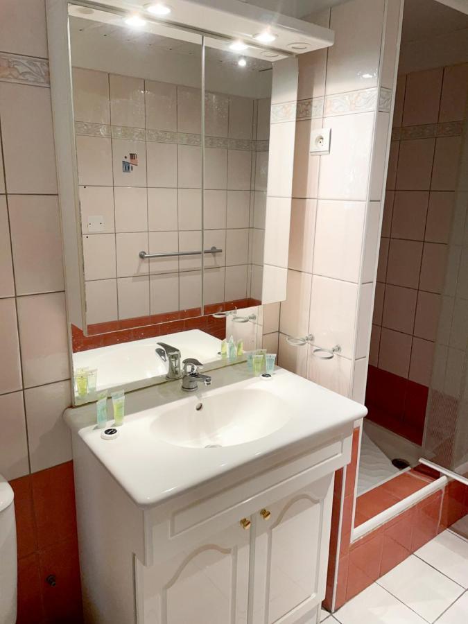 Spacieux Duplex Central Avec Terrasse Tropezienne 普罗旺斯地区萨隆 外观 照片