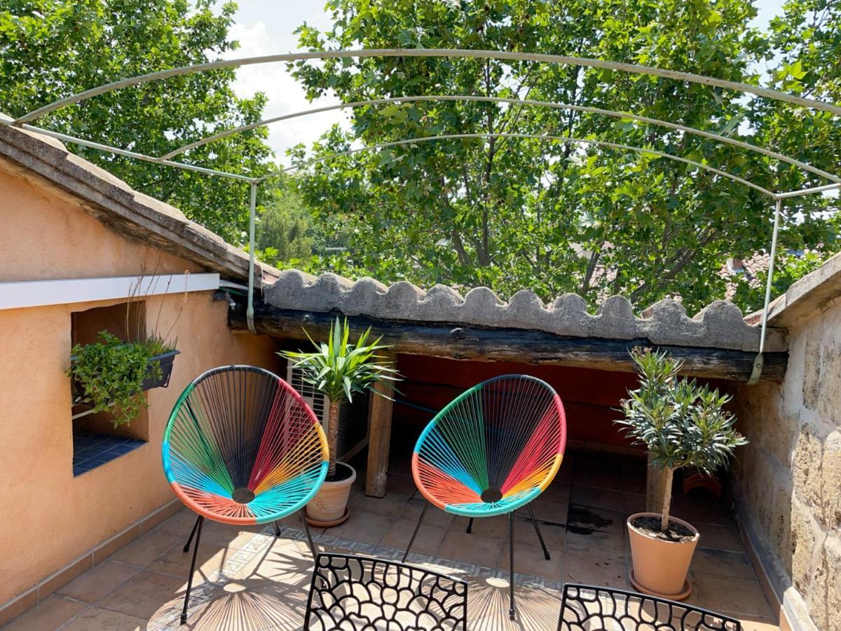Spacieux Duplex Central Avec Terrasse Tropezienne 普罗旺斯地区萨隆 外观 照片