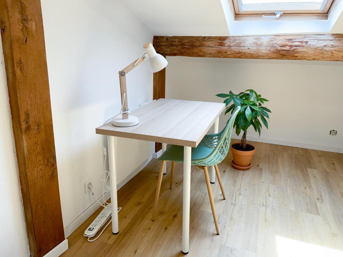 Spacieux Duplex Central Avec Terrasse Tropezienne 普罗旺斯地区萨隆 外观 照片