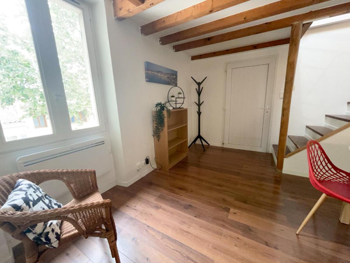 Spacieux Duplex Central Avec Terrasse Tropezienne 普罗旺斯地区萨隆 外观 照片