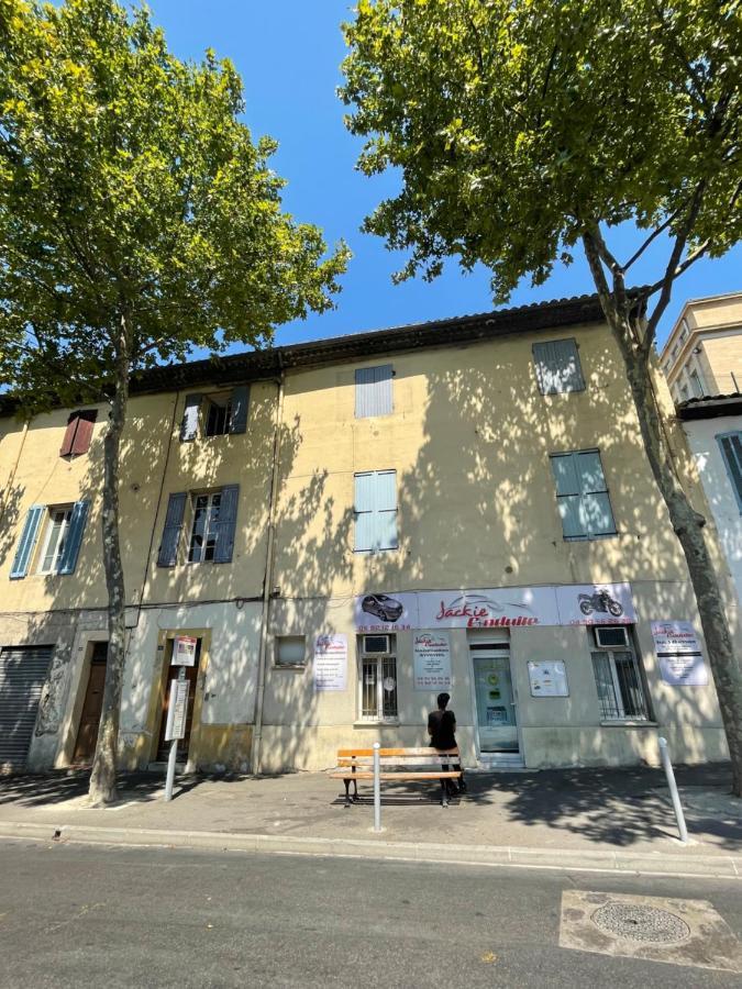 Spacieux Duplex Central Avec Terrasse Tropezienne 普罗旺斯地区萨隆 外观 照片